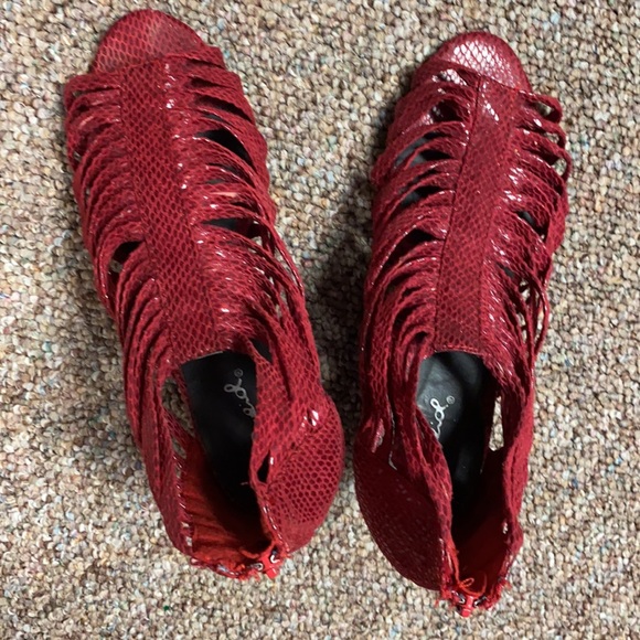 Qupid red snakeskin open toe heels. 7.5 4” heels - Picture 4 of 9